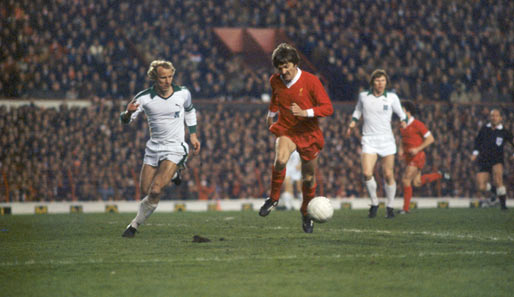 Der Terrier in Aktion: Berti Vogts im Landesmeister-Finale 1977 gegen Liverpool (1:3)
