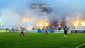 Partizan - Roter Stern: In Belgrad brennt beim Derby nicht nur der Baum, sondern auch mal das Stadion