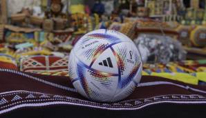 Und das ist er: Der Al Rihla. Mit dem Spielball werden die 32 Mannschaften zwischen dem 21. November und dem 18. Dezember 2022 um die WM-Krone kämpfen.