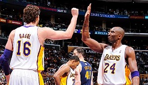Auf Rang fünf reihen sich die NBA-Giganten von den Lakers ein. Kobe Bryant (r.) und seine Teamkollegen bekommen 4.777.575 Euro im Jahr