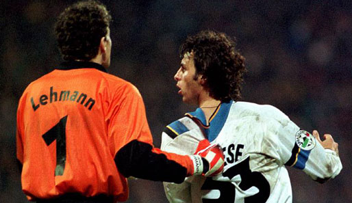 Und noch mal Lehmann versus Colonnese: Mittelschweres Trikot-Zupfen im UEFA-Cup-Viertelfinale 1998