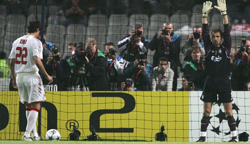 Am 25. Mai 2005 setzte es dann die erste große Niederlage für Kaka: Nach 3:0-Führung unterlag Milan im Champions-League-Finale dramatisch mit 5:6 gegen Liverpool