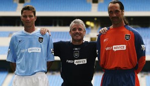 Michael Tarnat (l.), Kevin Keegan (M.) und David Seaman (r.) waren in der Saison 02/03 zusammen bei Man City
