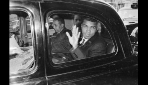 Ali werden Ende der 60er Jahre aus politischen Gründen alle Titel aberkannt. Aber er kämpft sich ab 1970 zurück...