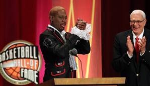 Nach mehreren Verhaftungen und einem Alkoholentzug wurde Rodman 2011 äußerst emotional in die Hall of Fame aufgenommen. Ex-Coach Phil Jackson war wieder mit dabei.