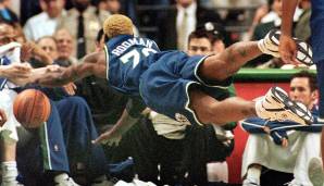 Bei den Dallas Mavericks versuchte er es 2000 noch einmal, doch auch an der Seite von Dirk Nowitzki lief es nicht mehr. Nach 12 Spielen wurde Rodman entlassen, es war sein letzter Stopp in der NBA.