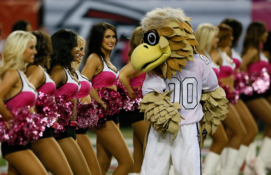 Die heißesten Cheerleader der NFL: Atlanta Falcons mit Maskottchen Freddie