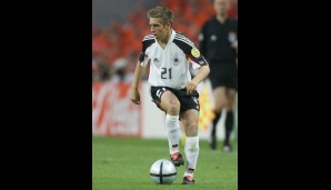 Durch hervorragende Leistungen erkämpfte er sich schnell einen Stammplatz in der Mannschaft von Teamchef Rudi Völler. Bei der EM 2004 in Portugal war er als Linksverteidiger gesetzt