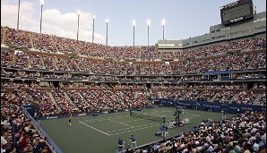 US Open 2004: Nach bitteren Pleiten gegen Dominik Hrbaty (in Cincinnati) und Tomas Berdych (Olympische Spiele in Athen) gewinnt Federer in Flushing Meadows