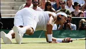 Wimbledon 2007: Rafael Nadal wurde immer besser, doch auch in diesem Jahr zwang ihn der Meister in die Knie. Federer gewann seinen fünften Titel in Folge...