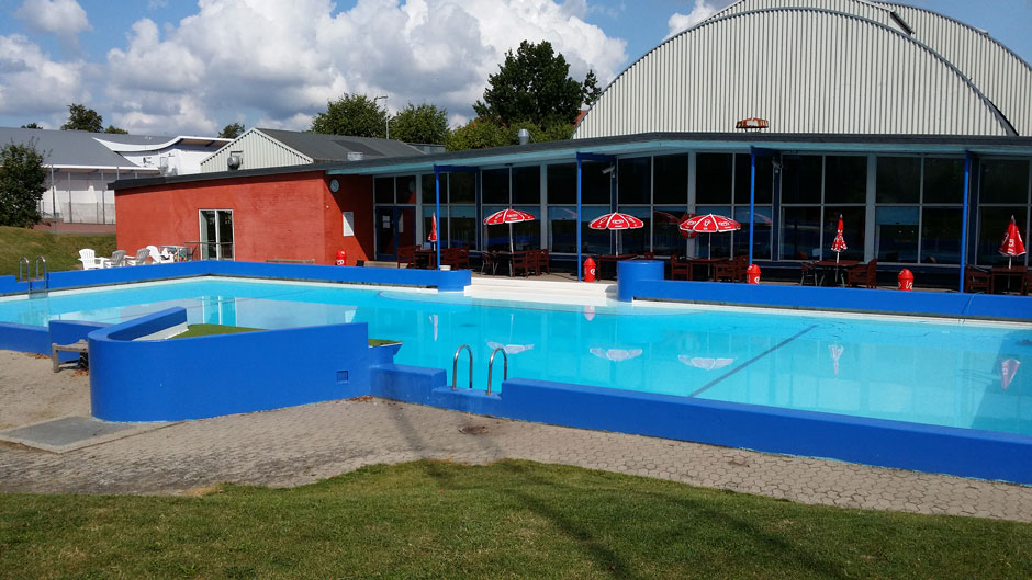 Nach dem harten Training wird auch mal entspannt: Nicht jeder Dorfklub hat so einen Swimmingpool