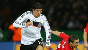 MARIO GOMEZ: Mit gerade einmal 21 Jahren debütierte der Mittelstürmer unter Bundestrainer Joachim Löw und lange schien seine Karriere auch in der deutschen Nationalmannschaft wie am Schnürchen zu laufen.