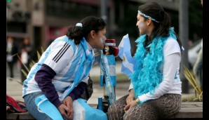 Die argentinischen Fans suchen sich schon vor dem Spiel einen Schutzpatron