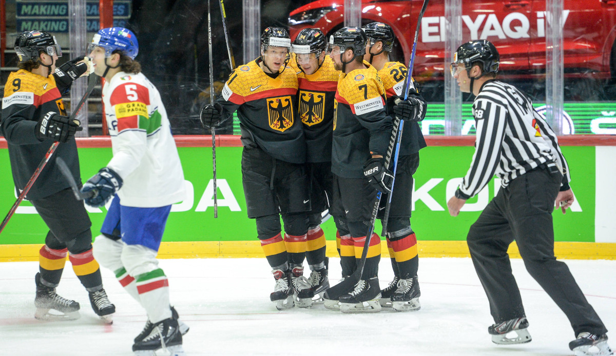 Die deutsche Nationalmannschaft hat ihr fünftes Vorrundenspiel bei der Eishockey-WM 2022 klar mit 9:4 gegen die Auswahl Italiens gewonnen. Damit steht ist dem DEB-Team der Einzug ins Viertelfinale kaum noch zu nehmen.