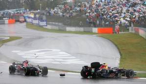Doch es geht nicht immer bergauf für den Wunderknaben: In Fuji fährt er Mark Webber bei strömenden Regen in die Karre und scheidet aus. Besonders bitter, weil Vettel zu diesem Zeitpunkt auf Platz drei liegt.