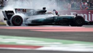 Lewis Hamilton hat sich zum vierten Mal in seiner Formel-1-Karriere zum Weltmeister gekrönt. Damit zieht der Engländer bei der Titelanzahl mit Sebastian Vettel und Alain Prost gleich. Hier gibt's die Mehrfach-Weltmeister im Überblick