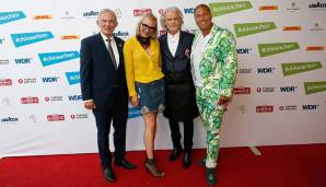 Vielleicht eines seiner besten Outfits: Zur Aachener MediaNight 2019 fällt die Wahl auf einen Anzug im grünen Dschungel-Muster. Auch die Schuhe sind farblich passend abgestimmt.