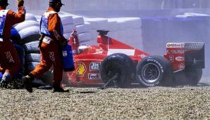 In seiner Karriere blieb Michael Schumacher von schweren Unfällen verschont, bis auf eine Ausnahme: In Silverstone 1999 raste er nach einem Bremsdefekt in der Aufwärmrunde nahezu ohne Verzögerung in die Reifenstapel und brach sich den Unterschenkel.