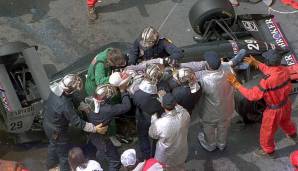 Nur 2 Wochen später beklagte die Formel 1 den nächsten schweren Unfall. Im Training von Monaco verlor Sauber-Pilot Karl Wendlinger nach der Ausfahrt aus dem Tunnel die Kontrolle über seinen Boliden und schlug seitwärts in die Streckenbegrenzung ein.