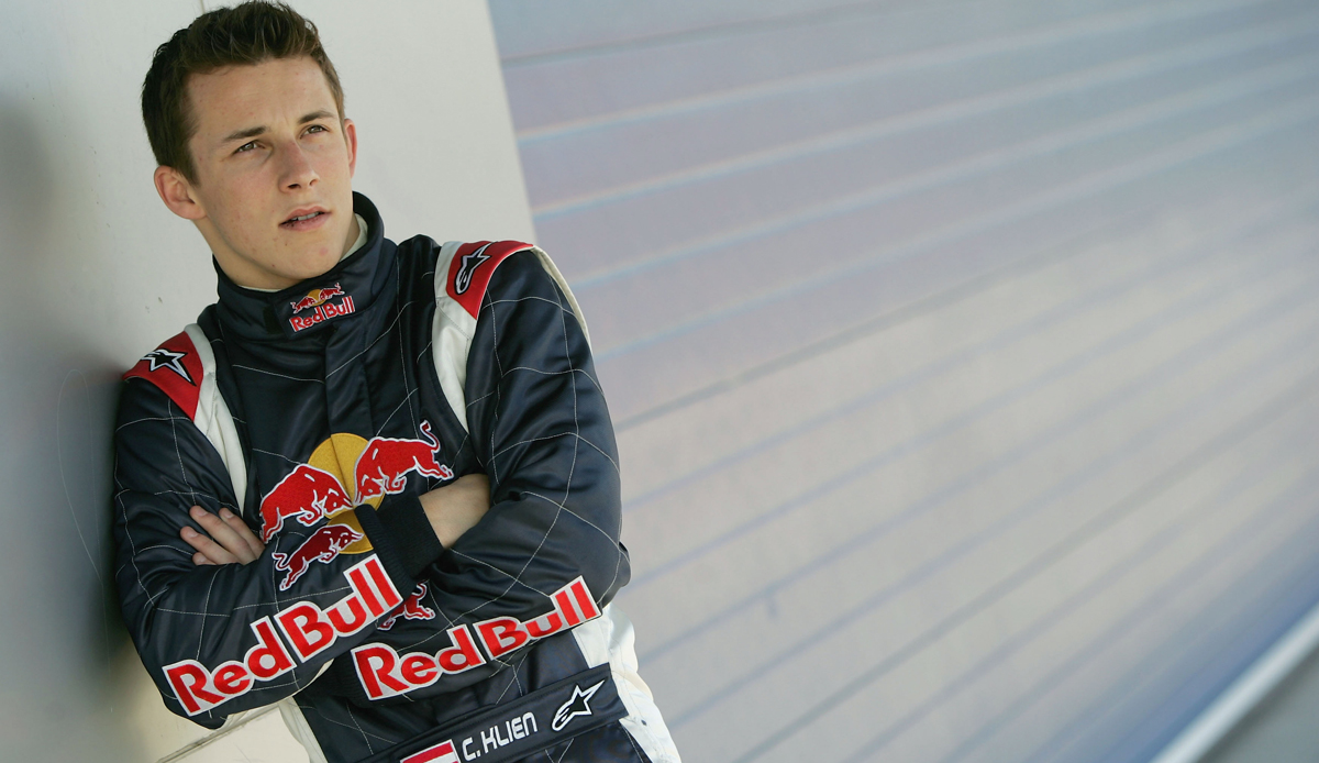 CHRISTIAN KLIEN: Absolviert 2003 seine ersten F1-Testfahrten für Jaguar und überzeugt so sehr, dass ihn das Team letztlich als Stammfahrer übernimmt. Als dann 2005 Red Bull Jaguar aufkauft, darf Klien auch für die Österreicher an den Start gehen.