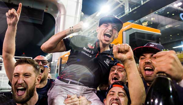 In Abu Dhabi kürte sich Max Verstappen 2021 auf dramatische Art und Weise zum ersten Mal zum F1-Weltmeister.