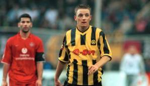 EMMANUEL KRONTIRIS (5 Spiele): Kam 2000 zum BVB und darf sich (auch ohne Einsatz in der Saison) Meister 2002 nennen. Hatte keine Chance im Offensivbereich und zog nach Aachen und zum TSV 1860 weiter. Mit der Alemannia spielte er 06/07 nochmal Bundesliga.