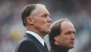 TRAINER - RINUS MICHELS: Der Verfechter des "Totalen Fußballs" führte die Niederländer 1974 zum Vize-Weltmeistertitel und wurde 25 Jahre später zum "Trainer des Jahrhunderts" gekürt. 2005 verstarb er im Alter von 77 Jahren.