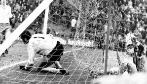 In der Bundesliga-Partie zwischen M’Gladbach und Bremen hatte der Spielabbruch 1971 technische Gründe. Gladbach-Legende Laumen lief bei einem Freistoß kurz vor Schluss beim Stand von 1:1 mit viel Wucht Richtung Ball. Netzers Flanke verpasste er, ...