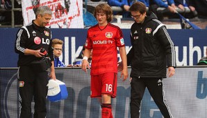 Tin Jedvaj von bayer Leverkusen musste beim Spiel gegen den FC Schalke 04 ausgewechselt werden