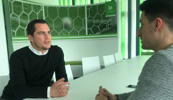 SPOX-Reporter Kerry Hau traf VfL-Sportdirektor Marcel Schäfer zum Interview in Wolfsburg.