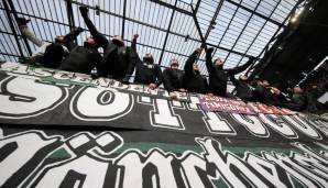 20. März 2008: Die Ultras der Mönchengladbacher verlieren das "Herzstück" an den Erzfeind. Kölner hatten im Fahnenraum die größte Zaunfahne der Borussia-Ultras entwendet, die sich daraufhin auflöste.