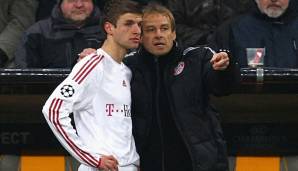Thomas Müller wird 2009 von Jürgen Klinsmann im Champions-League-Spiel gegen Benfica Lissabon eingewechselt.