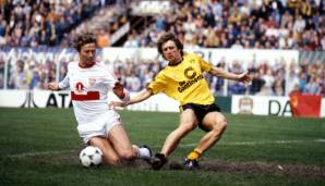 FRANK MILL: Ging meistens mit der 11 beim BVB auf Torejagd, 92/93 jedoch auch mit der 9. Sorgte in seinem ersten Spiel für Schwarz-Gelb 1986 gegen Bayern für den berühmtesten Pfostenschuss ever. 1989 Torschütze beim Pokalsieg.