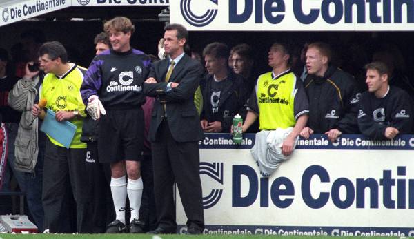 Toni Schumacher: Läuft eher unter "kuriose Einwechslung". Die Köln-Legende beendete 1992 seine Karriere und wurde '95 Torwarttrainer beim BVB. Hitzfeld wechselte ihn am letzten Spieltag 1996 in Minute 88 ein. Feierte dadurch seinen zweiten Meistertitel.