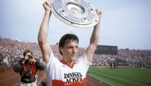 Asgeir Sigurvinsson (Island). Der offensive Mittelfeldspieler kam 1982 für 650.000 Euro von Bayern nach Stuttgart und blieb dort bis zu seinem Karriereende 1990. Gewann 1984 den Meistertitel mit dem VfB und absolvierte dort 240 Pflichtspiele (42 Tore).