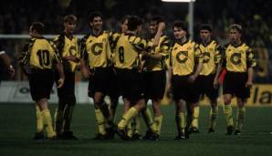 ULF RASCHKE (2 Spiele): Der Stürmer, auf dem Bild der Zweite von links, stand im Mai 1993 für 39 Minuten in Nürnberg auf dem Feld. Kickte sonst zumeist für die Amateurmannschaft in der Oberliga. Kurzeinsatz im UEFA-Cup-Halbfinale 1993 gegen Auxerre.