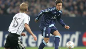 Mesut Özil: Er steht nicht mal mehr im Kader... Özil, von 2005 bis 2008 bei S04, ist bei Arsenal komplett außen vor und wird den Klub wohl im Winter verlassen. Die S04-Situation mache ihn "sehr traurig", sagt er, schloss eine Rückkehr aber aus - vorerst.