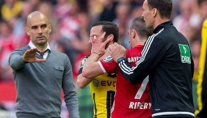 Daraufhin gibt es eine Auseinandersetzung zwischen Castro und Ribery, in deren Folge der Franzose dem BVB-Mittelfeldspieler ins Gesicht greift. Die klare Tätlichkeit bleibt ungeahndet, Castro und Ribery sehen Gelb.