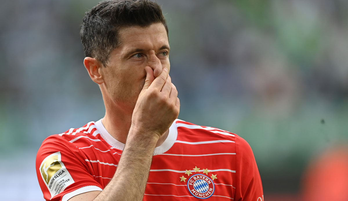 Lewandowski äußerte sich seither erneut öffentlich und erklärte im Podcast von Onetsport: "Etwas ist in mir gestorben, ich will den FC Bayern verlassen für mehr Emotionen in meinem Leben."