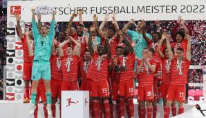 Doch bekanntlich muss man die Feste feiern, wie sie fallen. Und natürlich bejubelten die Bayern die zehnte Meisterschaft hintereinander so, wie man es von Spielern und Offiziellen des FC Bayern gewohnt ist.