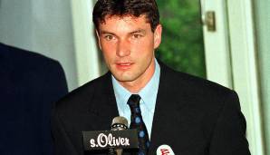 1998 - Michael Zorc auf einmal im feinen Zwirn. Nach dem Ende der aktiven Laufbahn stieg er bei seinem Herzensverein ins Management ein.