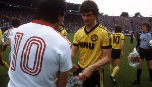 1983 - Michael Zorc im Gespräch mit Felix Magath vom HSV.