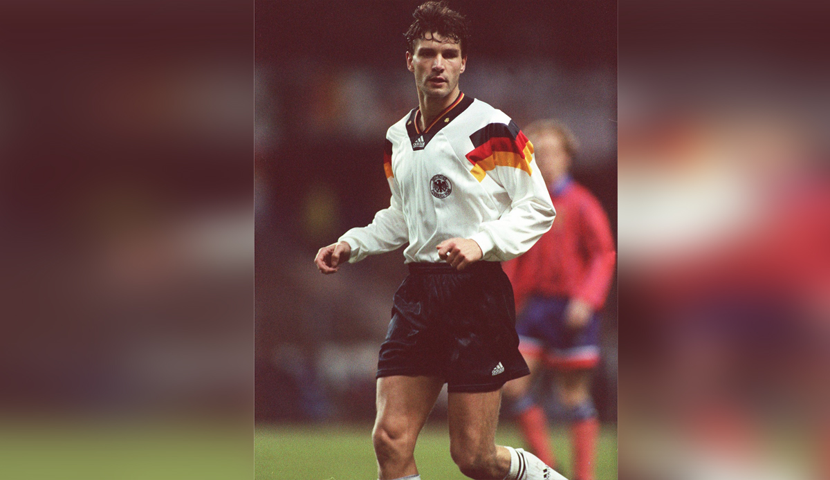 1993 - ein Bild mit Seltenheitswert: Michael Zorc im Trikot der deutschen Nationalmannschaft, für die er sieben Länderspiele bestritt.