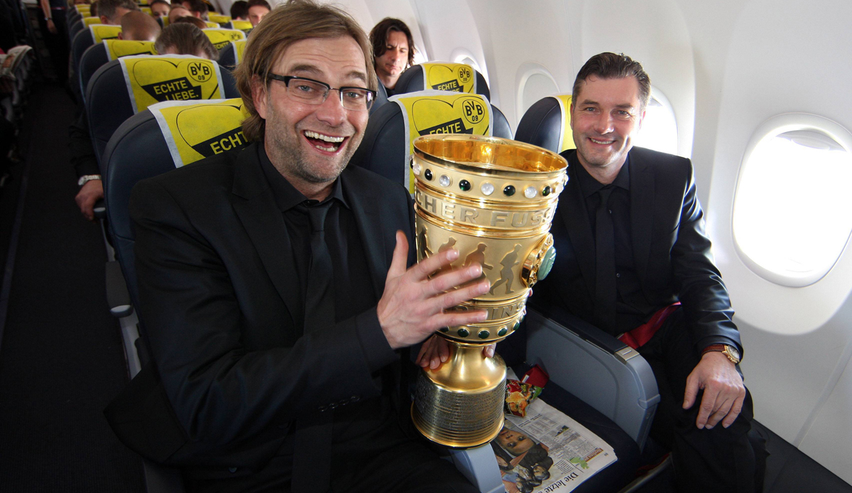 2012 - Michael Zorc mit Jürgen Klopp nach dem Doublesieg, dem ersten der Dortmunder Vereinsgeschichte.