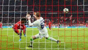 Seltenes Bild: Kingsley Coman steigt im Strafraum zum Kopfball hoch und Trifft zum 1:0 gegen Roter Stern Belgrad.
