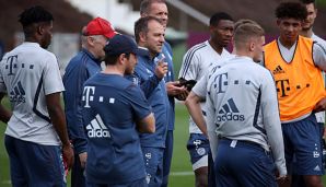 Der FC Bayern und Hansi Flick sind auf der Suche nach einem Rechtsverteidiger.