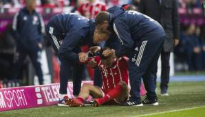März 2018 | Schienbeinprellung: Ein halbes Jahr in Bayern-Diensten dauert es, bis die Verletzungsanfälligkeit des Franzosen zum ersten Mal zum Vorschein kommt. Beim Zusammenprall mit HSV-Gegenspieler Janjicic zieht er sich eine Schienbeinprellung zu.