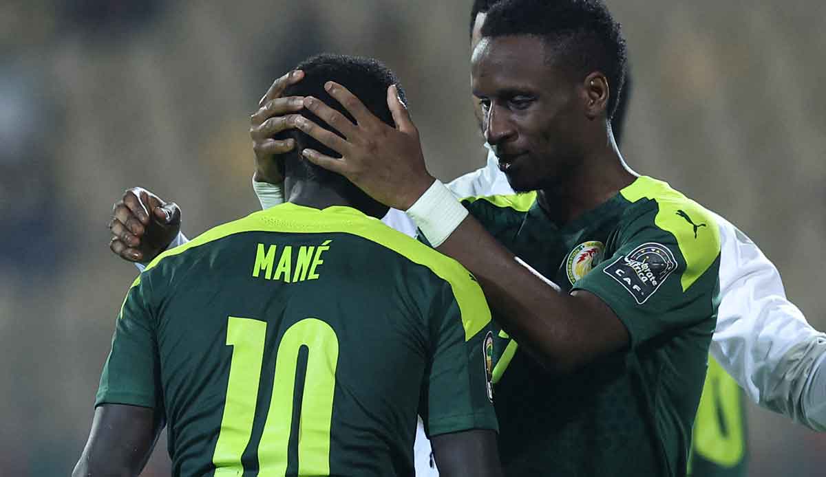 Sadio Mane und Bouna Sarr gewannen 2022 gemeinsam den Afrika Cup für Senegal.