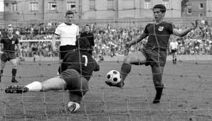 5. GERD MÜLLER - Bundesliga-Tore vor dem 20. Lebensjahr: 8. 1964 kam der etwas kleingewachsene Stürmer aus Nördlingen an die Isar. Was folgte, war eine einzigartige Karriere. Er half zunächst mit, den FC Bayern 1965/66 in die Bundesliga zu schießen.