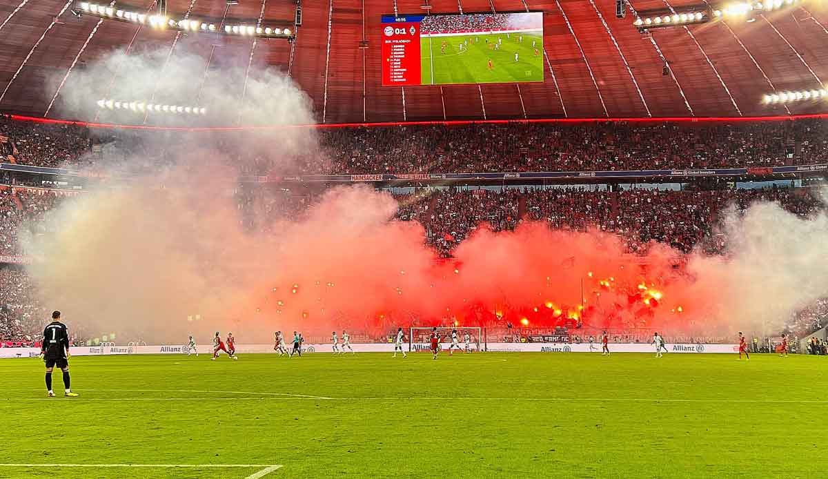 "So ein Jubiläum feiert man nicht so oft, deshalb wollten wir etwas Besonderes machen": Gegen Borussia Mönchengladbach zündeten die Fans des FC Bayern anlässlich 50 Jahren Südkurve erstmals seit langem bei einem Heimspiel Pyrotechnik.